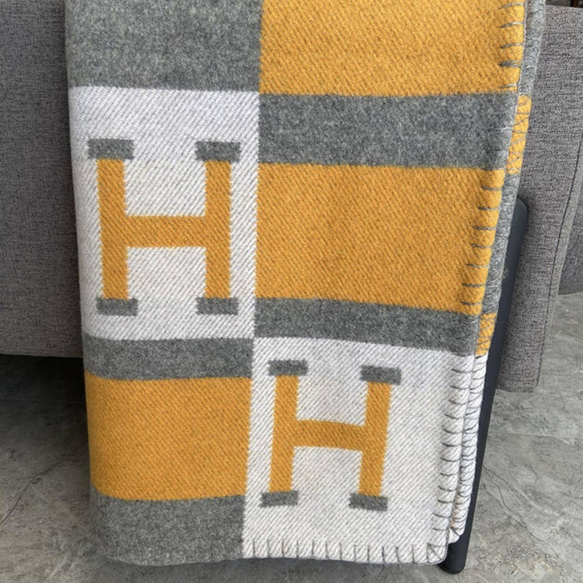 Simple Warm Sofa Blanket
