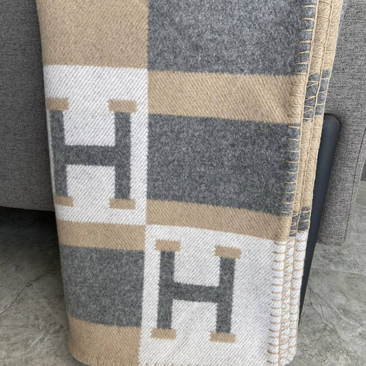 Simple Warm Sofa Blanket