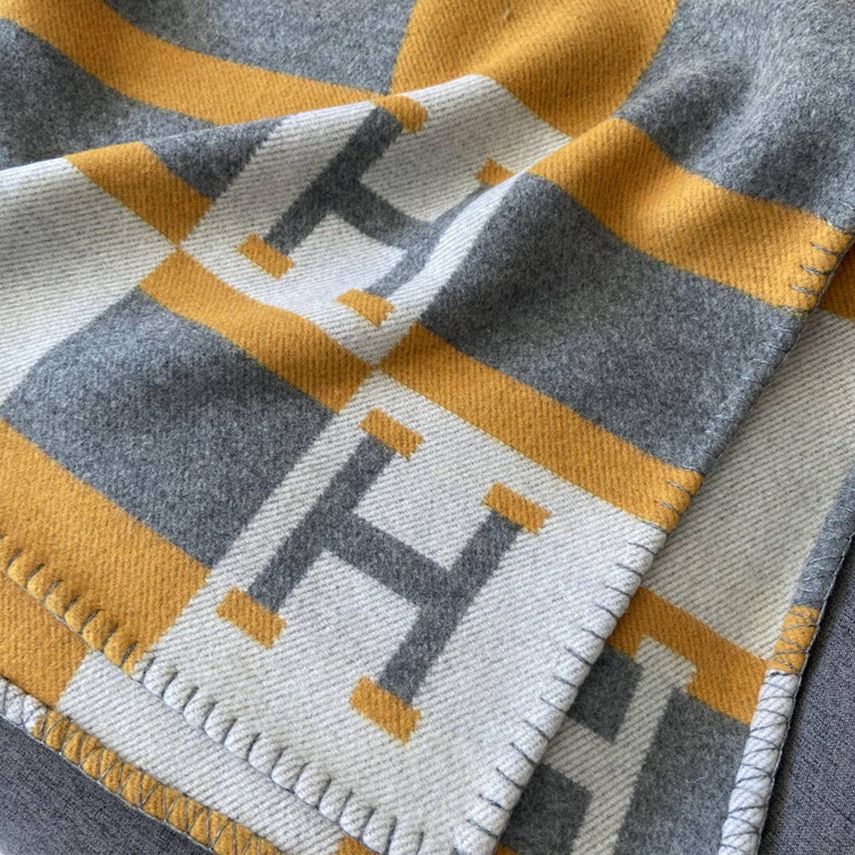 Simple Warm Sofa Blanket