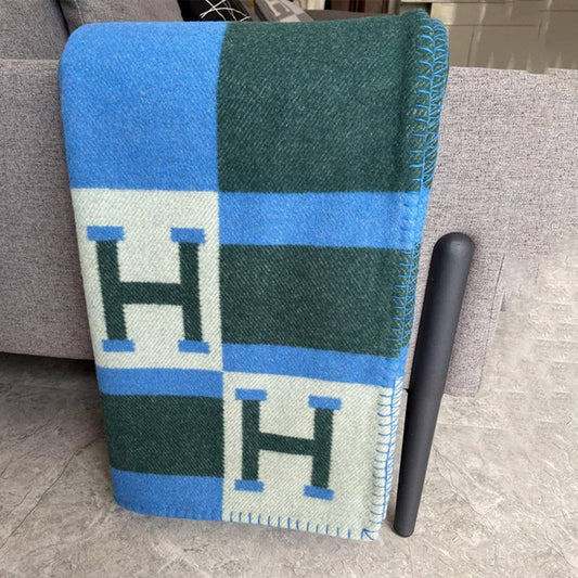 Simple Warm Sofa Blanket